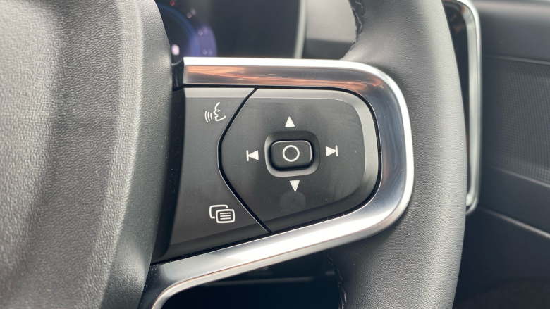 Volvo XC40 2.0 B4P Plus Dark 5dr Auto Petrol Estate